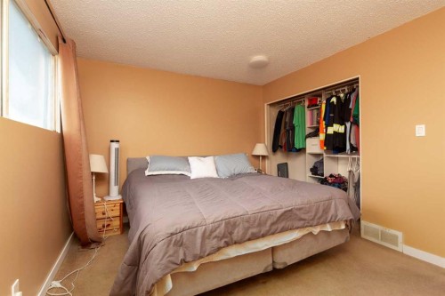 78 Pensacola Court West, Lethbridge, AB - Indoor Photo Showing Bedroom
