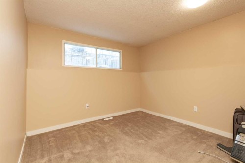 78 Pensacola Court West, Lethbridge, AB - Indoor Photo Showing Other Room