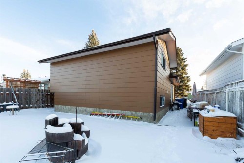 78 Pensacola Court West, Lethbridge, AB - Outdoor With Exterior