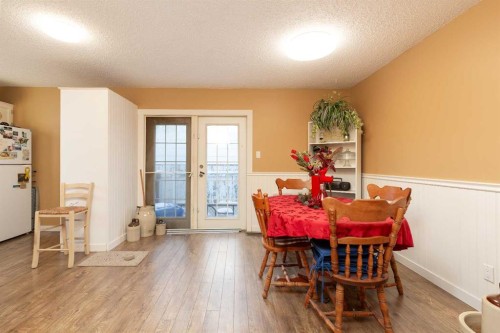 78 Pensacola Court West, Lethbridge, AB - Indoor Photo Showing Dining Room