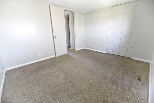 6-55 Lemoyne Crescent West, Lethbridge, AB - Indoor Photo Showing Other Room