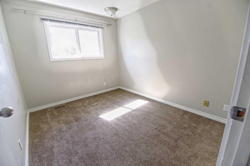 6-55 Lemoyne Crescent West, Lethbridge, AB - Indoor Photo Showing Other Room