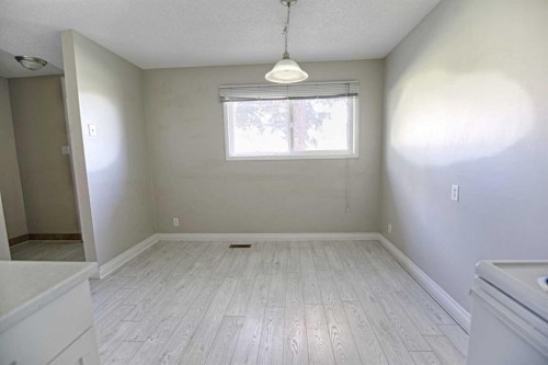 6-55 Lemoyne Crescent West, Lethbridge, AB - Indoor Photo Showing Other Room