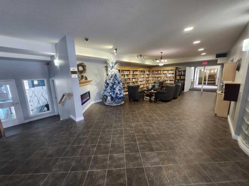 225-2020 32 Street South, Lethbridge, AB - Indoor Photo Showing Other Room