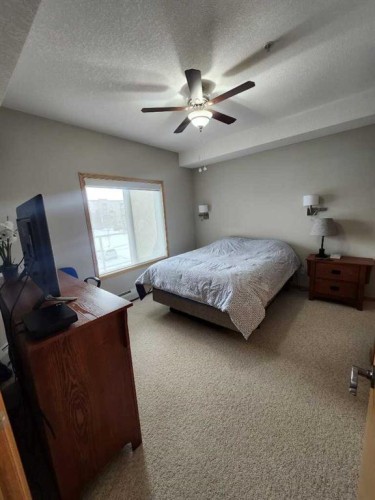 225-2020 32 Street South, Lethbridge, AB - Indoor Photo Showing Bedroom