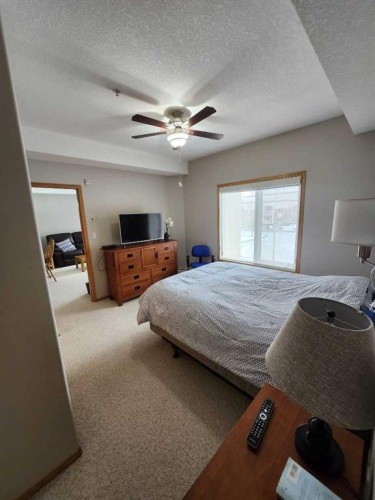 225-2020 32 Street South, Lethbridge, AB - Indoor Photo Showing Bedroom