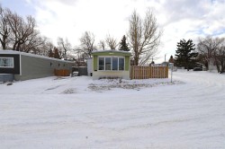 33-895 Elizabeth Street  Pincher Creek, AB T0K 1W0