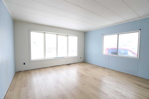 33-895 Elizabeth Street, Pincher Creek, AB 