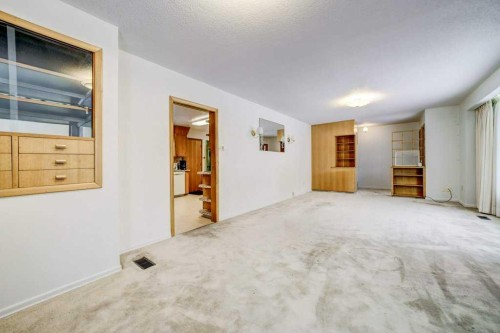 432 2 Avenue Ne, Milk River, AB - Indoor Photo Showing Other Room
