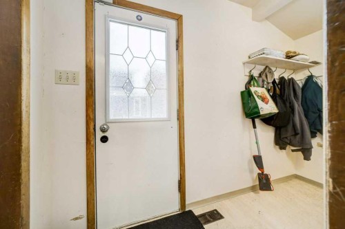 432 2 Avenue Ne, Milk River, AB - Indoor Photo Showing Other Room