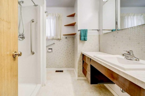 432 2 Avenue Ne, Milk River, AB - Indoor Photo Showing Bathroom