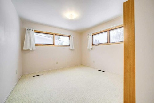 432 2 Avenue Ne, Milk River, AB - Indoor Photo Showing Other Room