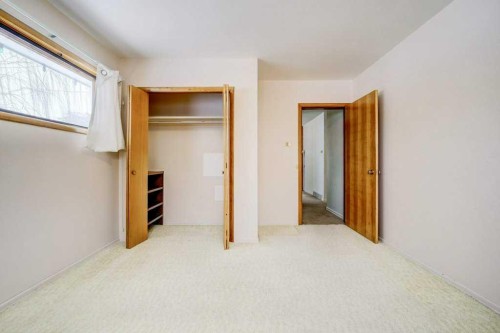 432 2 Avenue Ne, Milk River, AB - Indoor Photo Showing Other Room