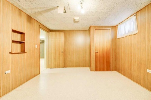 432 2 Avenue Ne, Milk River, AB - Indoor Photo Showing Other Room