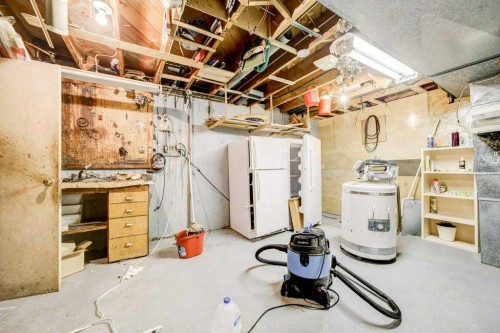 432 2 Avenue Ne, Milk River, AB - Indoor Photo Showing Basement