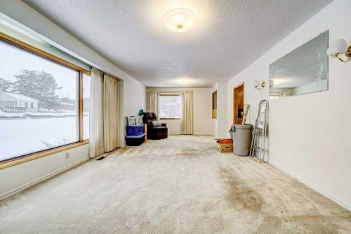 432 2 Avenue Ne, Milk River, AB - Indoor Photo Showing Other Room