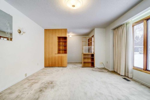 432 2 Avenue Ne, Milk River, AB - Indoor Photo Showing Other Room