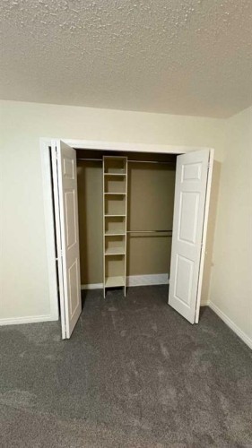 608 2 Street West, Bow Island, AB - Indoor