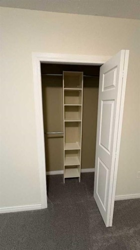 608 2 Street West, Bow Island, AB - Indoor