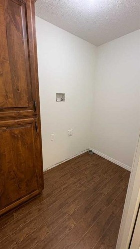 608 2 Street West, Bow Island, AB - Indoor Photo Showing Other Room