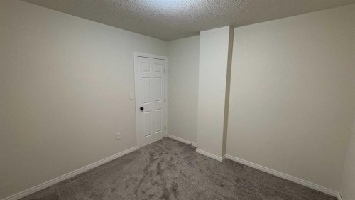 608 2 Street West, Bow Island, AB - Indoor Photo Showing Other Room