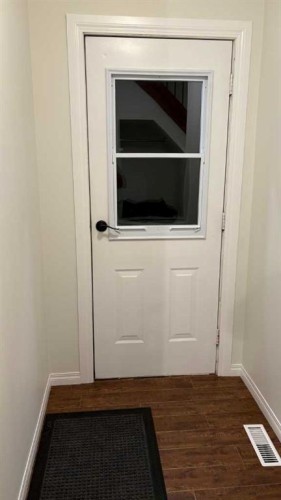 608 2 Street West, Bow Island, AB - Indoor Photo Showing Other Room