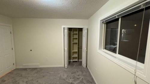 608 2 Street West, Bow Island, AB - Indoor Photo Showing Other Room