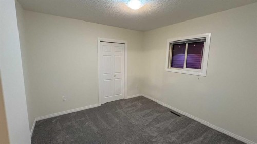 608 2 Street West, Bow Island, AB - Indoor Photo Showing Other Room