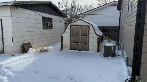 608 2 Street West, Bow Island, AB - Outdoor With Exterior