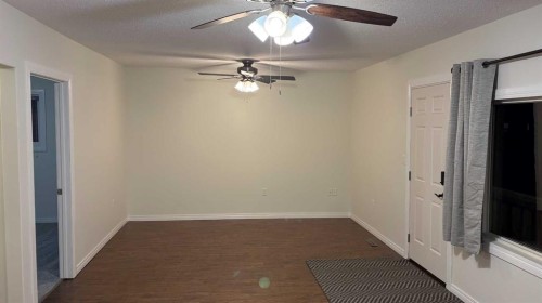 608 2 Street West, Bow Island, AB - Indoor Photo Showing Other Room