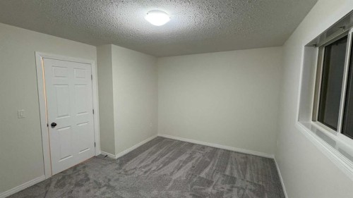 608 2 Street West, Bow Island, AB - Indoor Photo Showing Other Room
