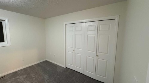608 2 Street West, Bow Island, AB - Indoor Photo Showing Other Room