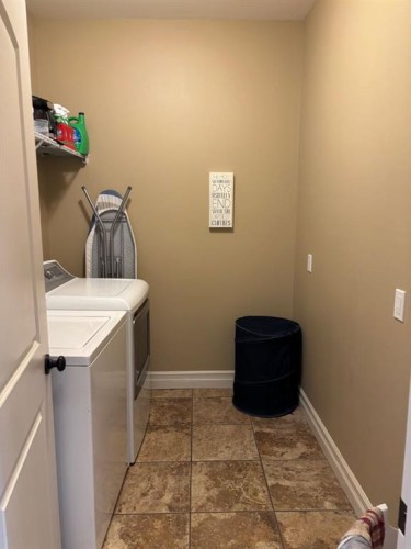217 6 Avenue, Stirling, AB - Indoor Photo Showing Laundry Room
