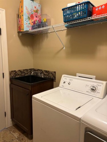 217 6 Avenue, Stirling, AB - Indoor Photo Showing Laundry Room
