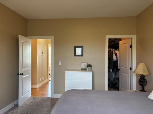217 6 Avenue, Stirling, AB - Indoor Photo Showing Bedroom