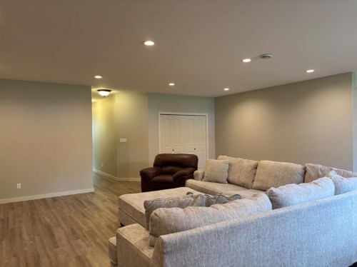 217 6 Avenue, Stirling, AB - Indoor