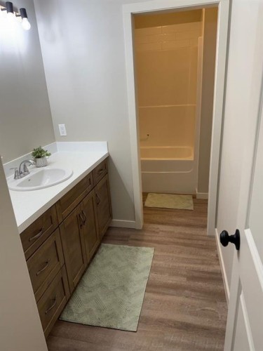 217 6 Avenue, Stirling, AB - Indoor Photo Showing Bathroom