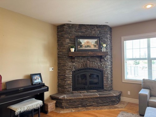 217 6 Avenue, Stirling, AB - Indoor Photo Showing Living Room With Fireplace