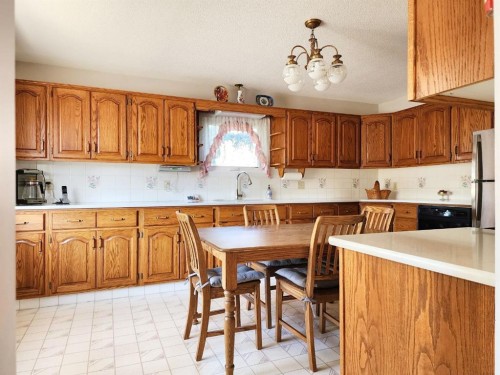 112 43 Avenue West, Claresholm, AB - Indoor Photo Showing Kitchen