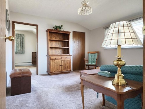 112 43 Avenue West, Claresholm, AB - Indoor