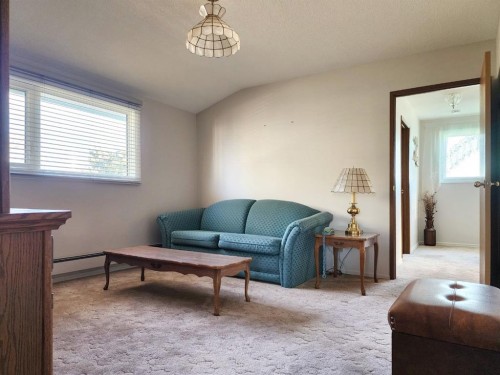 112 43 Avenue West, Claresholm, AB - Indoor