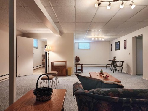 112 43 Avenue West, Claresholm, AB - Indoor