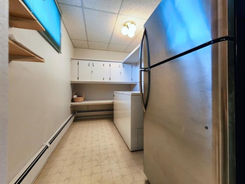 112 43 Avenue West, Claresholm, AB - Indoor