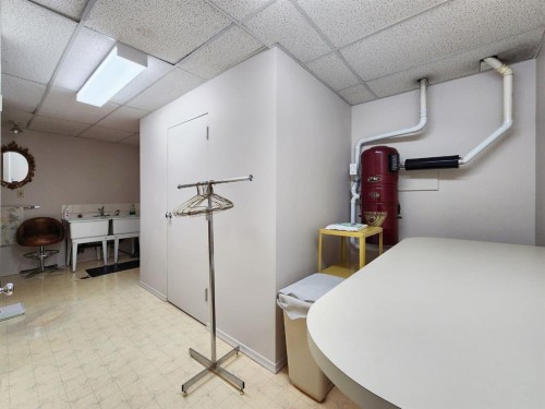 112 43 Avenue West, Claresholm, AB - Indoor