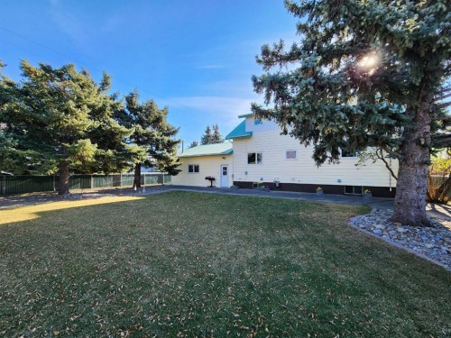 112 43 Avenue West, Claresholm, AB - Outdoor
