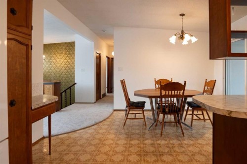 13 Primrose Place North, Lethbridge, AB - Indoor Photo Showing Dining Room
