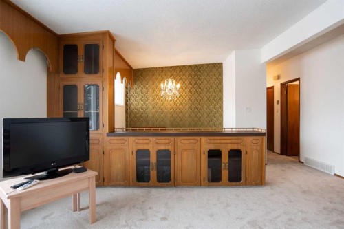 13 Primrose Place North, Lethbridge, AB - Indoor Photo Showing Other Room