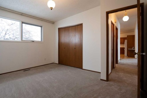 13 Primrose Place North, Lethbridge, AB - Indoor Photo Showing Other Room