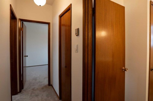13 Primrose Place North, Lethbridge, AB - Indoor Photo Showing Other Room