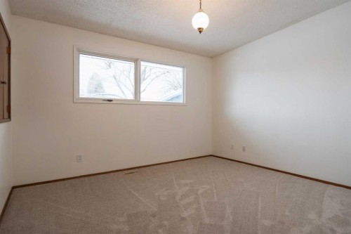 13 Primrose Place North, Lethbridge, AB - Indoor Photo Showing Other Room